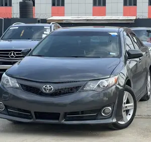 Toyota Camry SE 4dr Sedan (2.5L 4cyl 6A) 2013 Gray