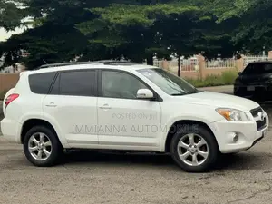 Toyota RAV4 Limited 2009 White