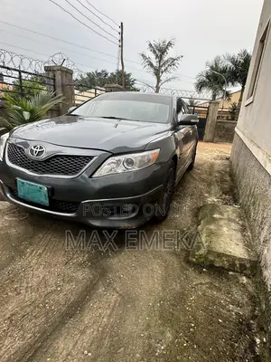 Toyota Camry SE 4dr Sedan (2.5L 4cyl 6AM) 2010 Gray