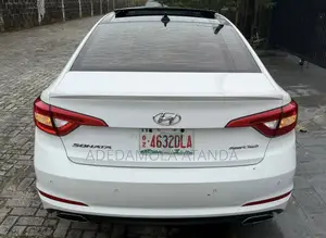 Hyundai Sonata Sport 2.0T Sedan FWD (2.0L 4cyl 6A) 2017 White