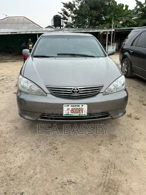 Toyota Camry LE 4dr Sedan (2.4L 4cyl 5A) 2005 Gray