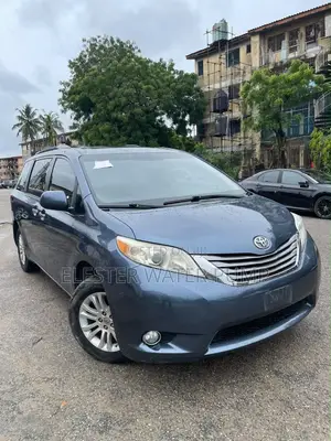 Toyota Sienna XLE 8-Passenger 4dr Minivan (3.5L 6cyl 6A) 2015 Blue