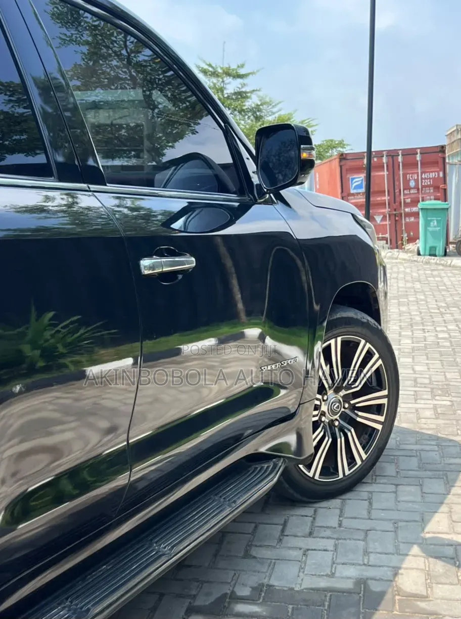 Lexus LX 2017 Black