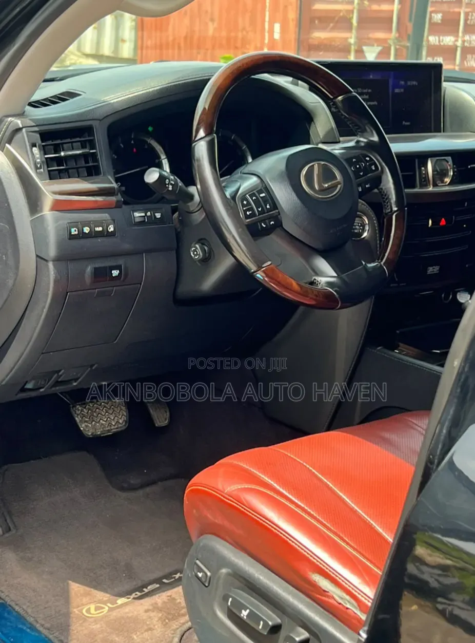 Lexus LX 2017 Black