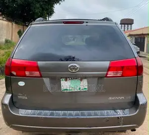 Toyota Sienna 2005 Gray
