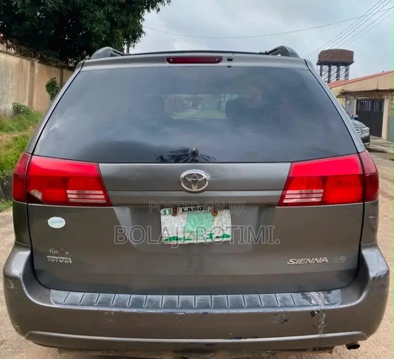 Toyota Sienna 2005 Gray