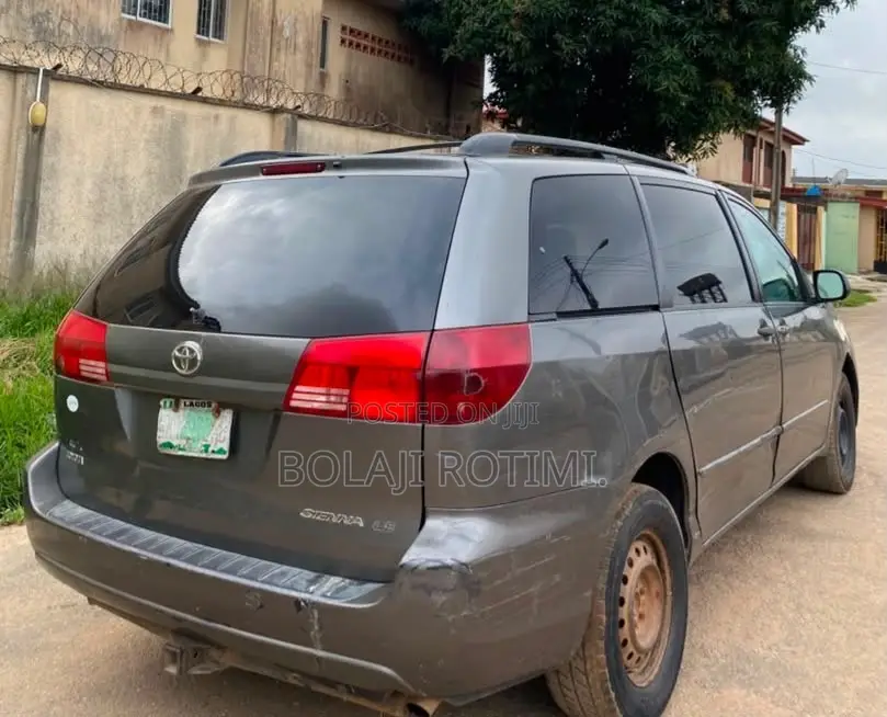 Toyota Sienna 2005 Gray