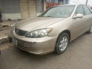Toyota Camry LE 4dr Sedan (2.4L 4cyl 5A) 2005 Gold