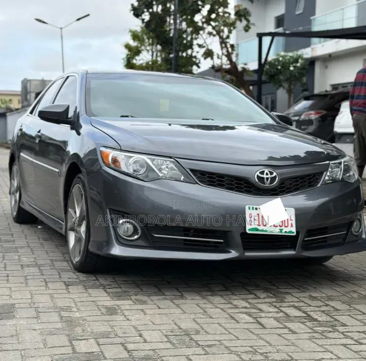 Toyota Camry 2014 Gray