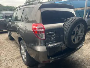 Toyota RAV4 2012 Gold