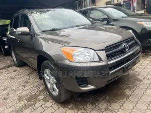Toyota RAV4 2012 Gold