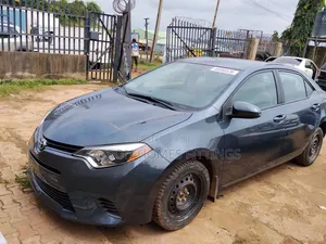 Toyota Corolla LE Plus 4dr Sedan (1.8L 4cyl CVT) 2015 Blue
