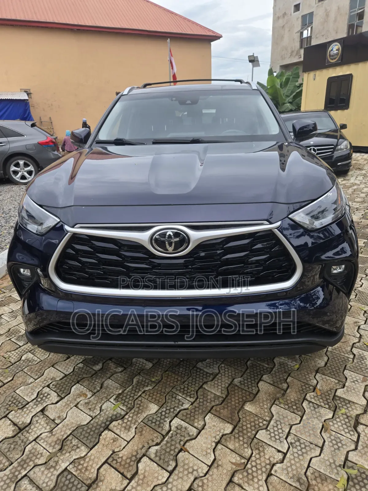 Toyota Highlander XLE 2022 Blue