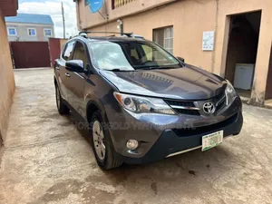 Toyota RAV4 XLE 4dr SUV (2.5L 4cyl 6A) 2015 Gray