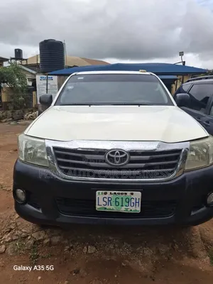 Toyota Hilux 2011 White