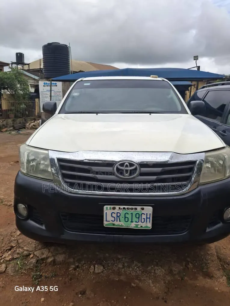 Toyota Hilux 2011 White