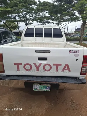 Toyota Hilux 2011 White