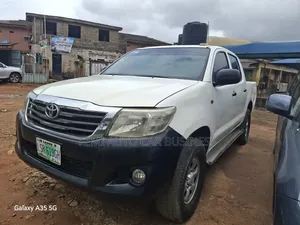 Toyota Hilux 2011 White