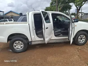 Toyota Hilux 2011 White