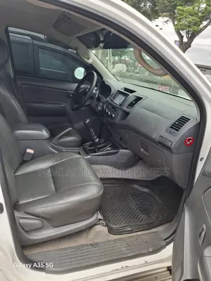 Toyota Hilux 2011 White