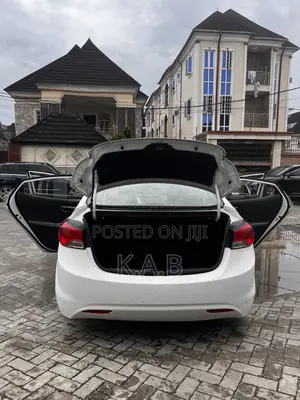 Hyundai Elantra 2013 White