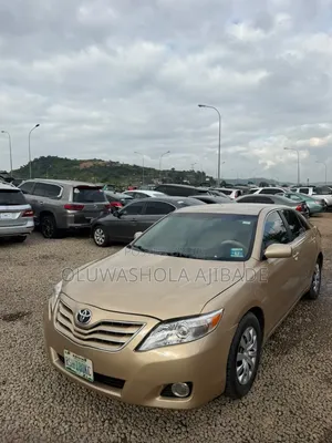 Toyota Camry LE 4dr Sedan (2.5L 4cyl 6A) 2011 Gold
