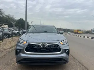 Toyota Highlander LE AWD 2020 Blue