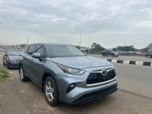 Toyota Highlander LE AWD 2020 Blue