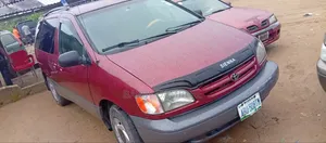 Toyota Sienna 1999 Red