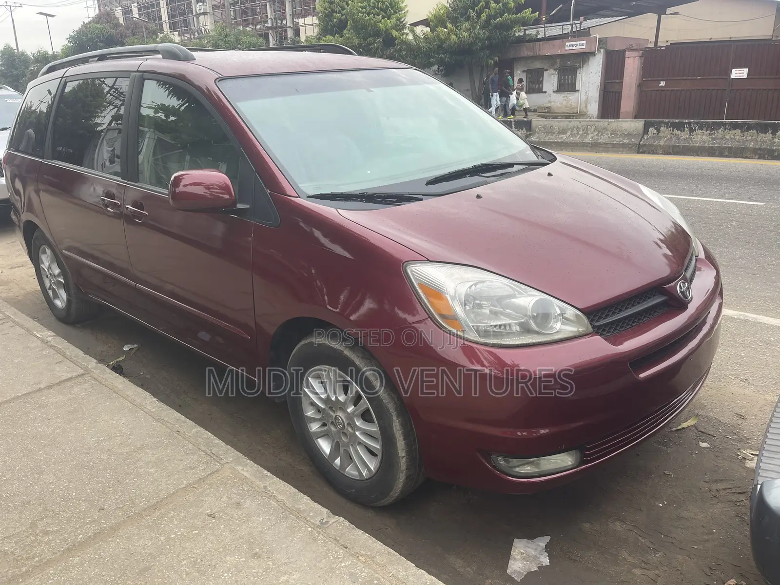 Toyota Sienna 2005 Red