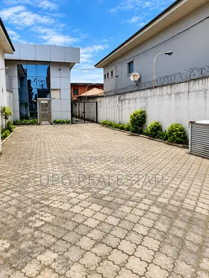 Commercial 4-Bedroom Duplex + BQ