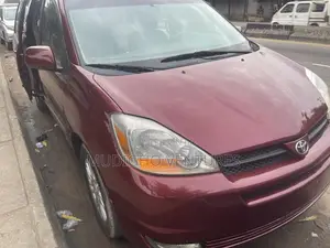 Toyota Sienna 2005 Red