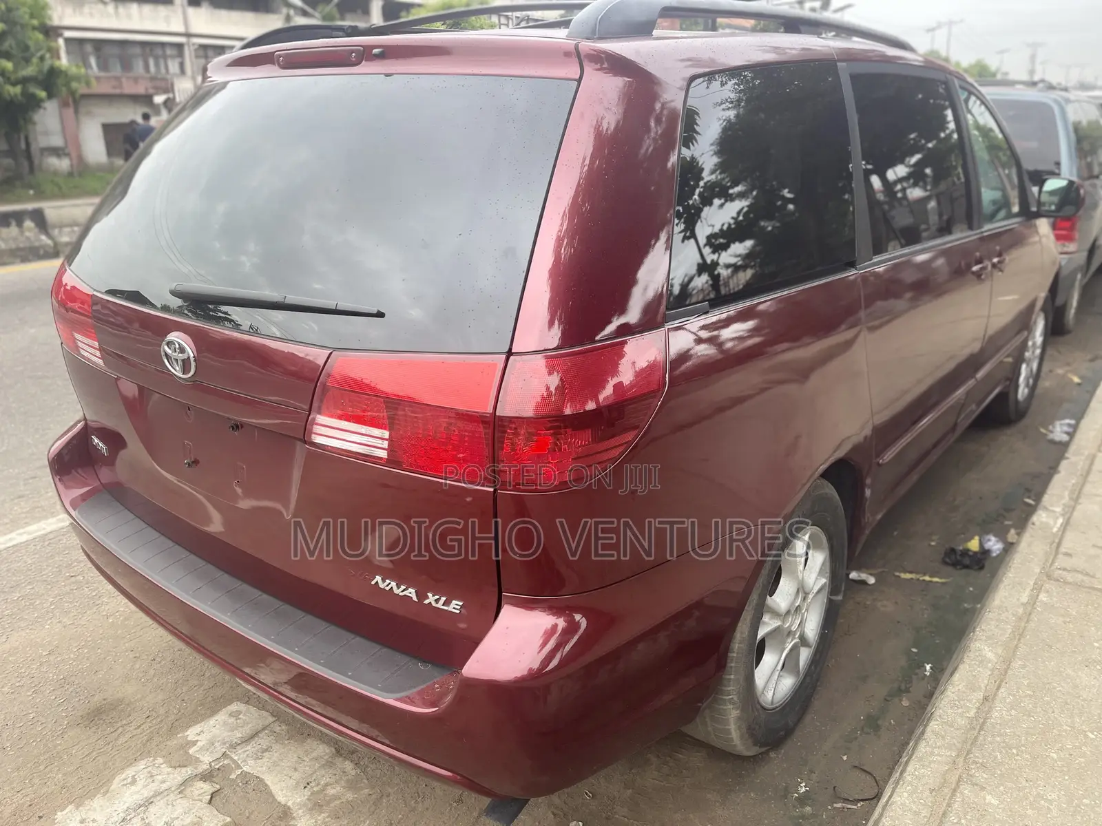 Toyota Sienna 2005 Red