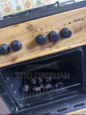 Maxi Gas Cooker With 3 Hobs & Hot Plate