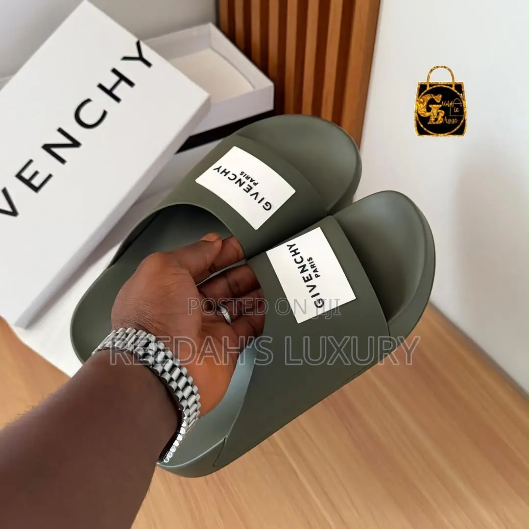 Fully Boxed Givenchy Paris Slides