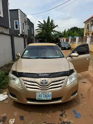 Toyota Camry LE 4dr Sedan (2.5L 4cyl 6AM) 2010 Beige