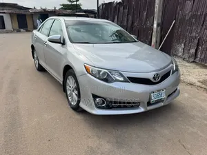 Toyota Camry SE 4dr Sedan (2.5L 4cyl 6A) 2013 Silver