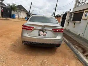 Toyota Avalon Limited 4dr Sedan (3.5L 6cyl 6A) 2014 Gold