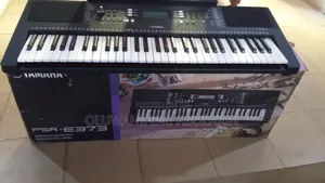 Yamaha PSR E373