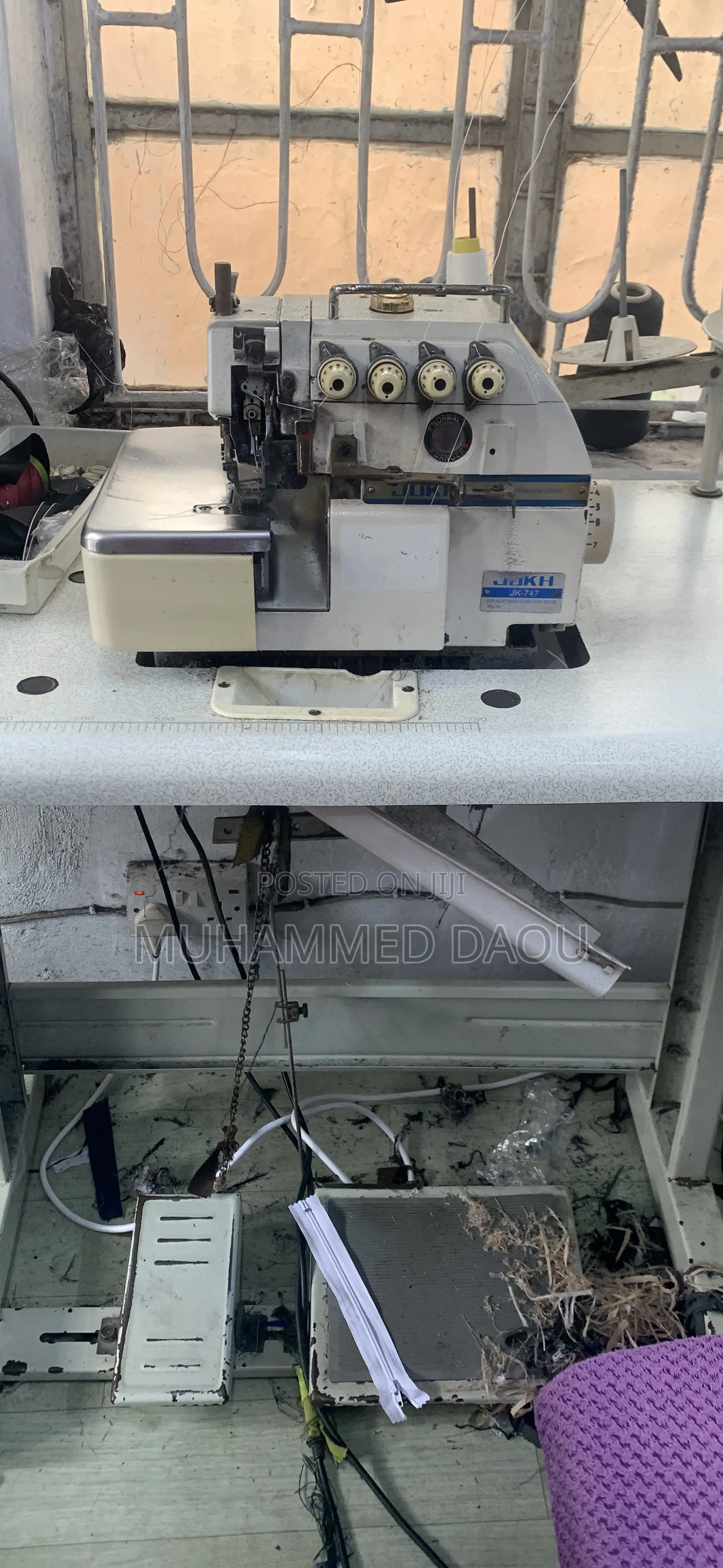 4 Thread Industrial Overlock Machine