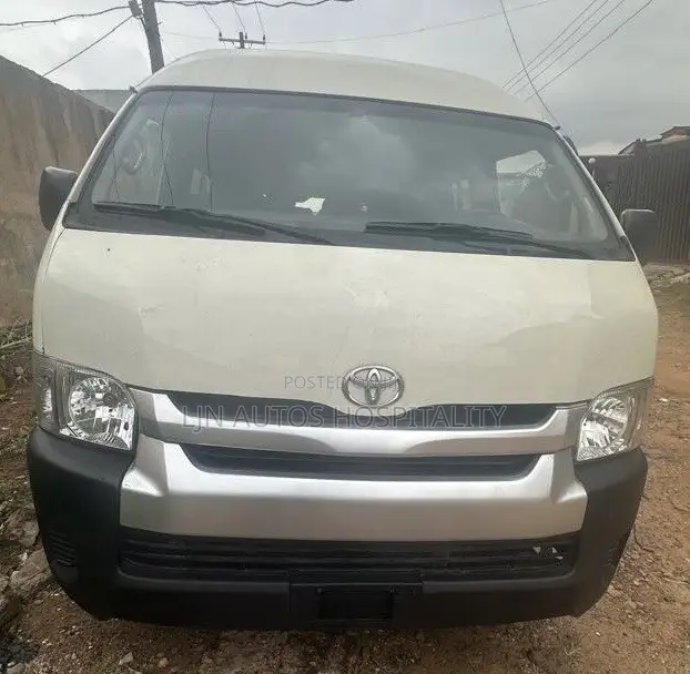 Toyota HiAce 2015 White