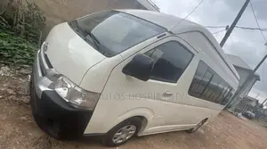 Toyota HiAce 2015 White