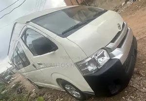 Toyota HiAce 2015 White