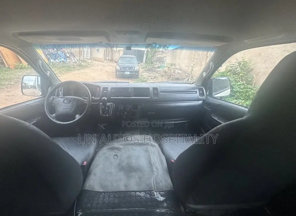 Toyota HiAce 2015 White