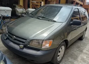 Toyota Sienna LE 2001 Green
