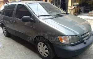 Toyota Sienna LE 2001 Green