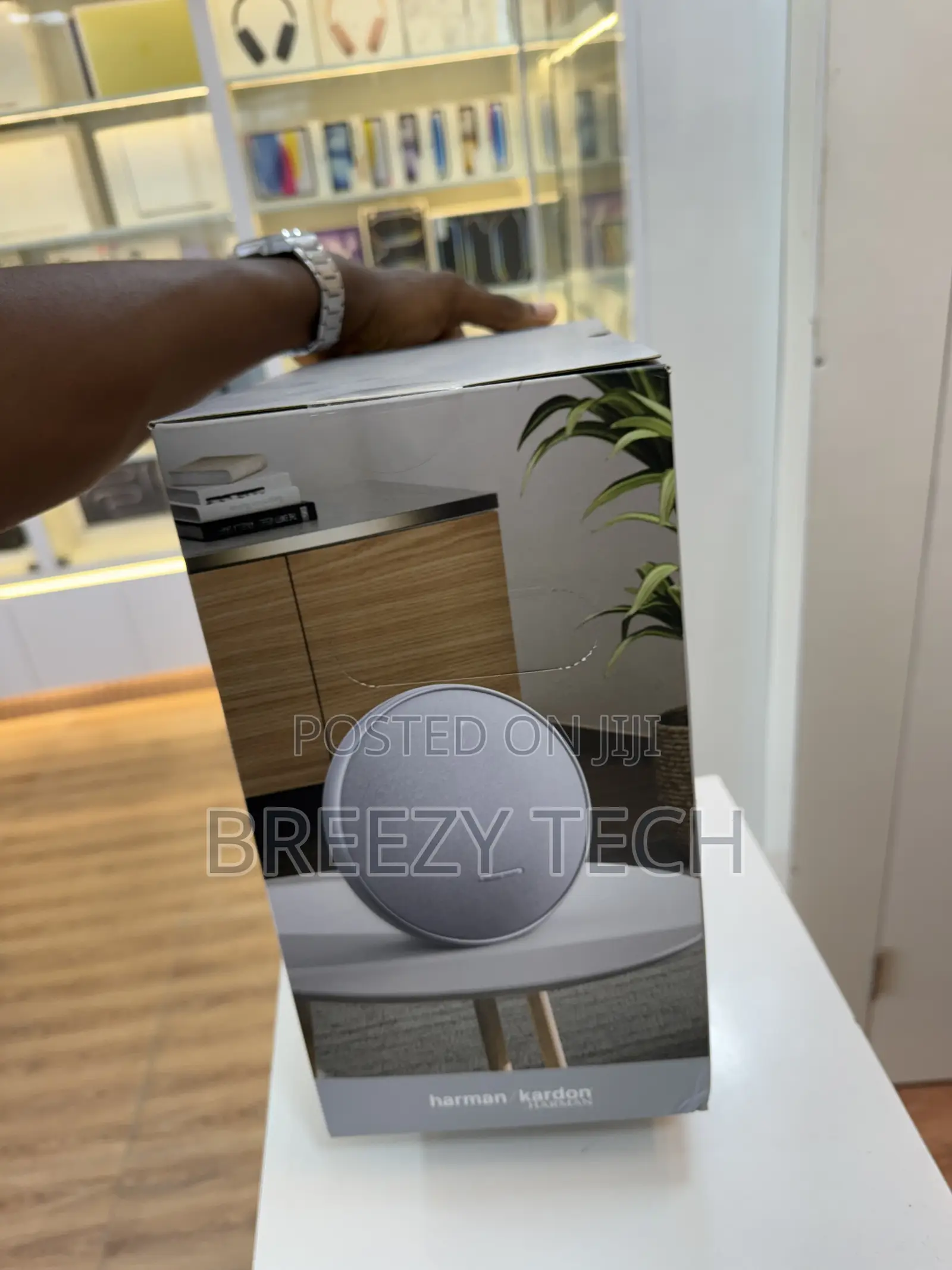 HK Onyx Studio 9
