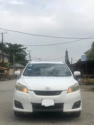 Toyota Matrix S Hatchback AWD (2.4L 4cyl 4A) 2009 White