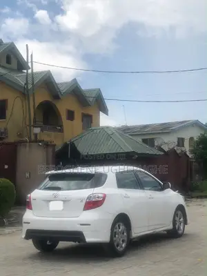 Toyota Matrix S Hatchback AWD (2.4L 4cyl 4A) 2009 White