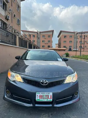 Toyota Camry LE 4dr Sedan (2.5L 4cyl 6A) 2013 Gray